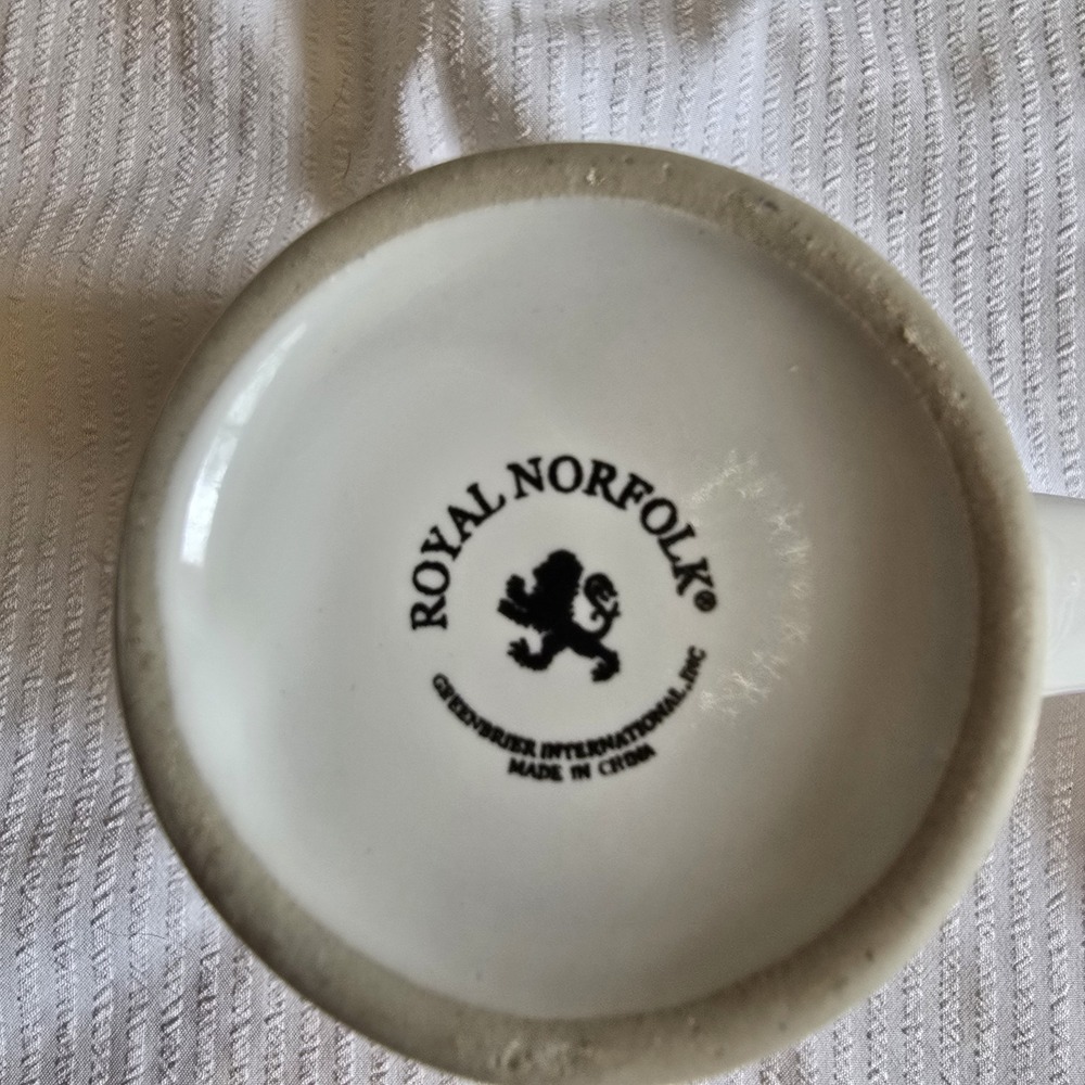 Royal Norfolk We Wish You A Merry Christmas Mug - Picture 7 of 7